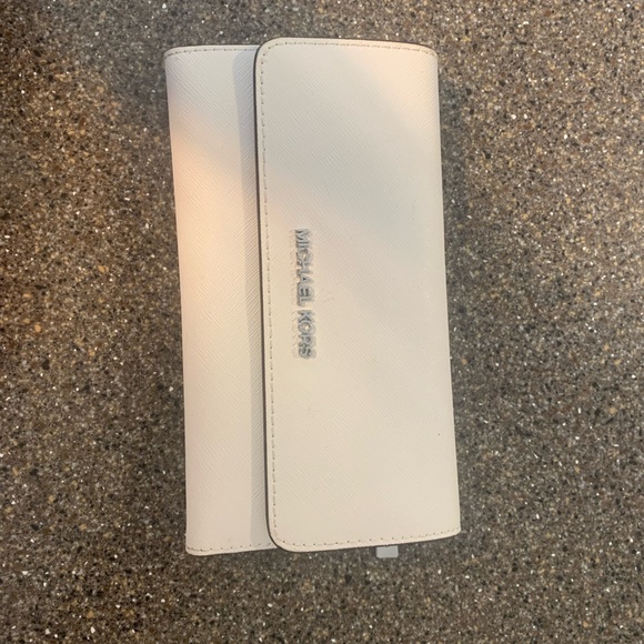 Michael Kors Wallet White New - Picture 1 of 3